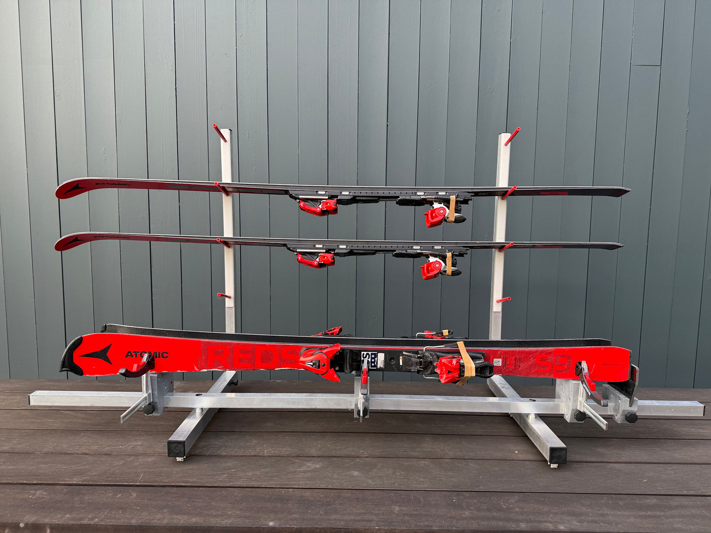 tunemeister 5000 tuning system fully assembled holding two sets of skis